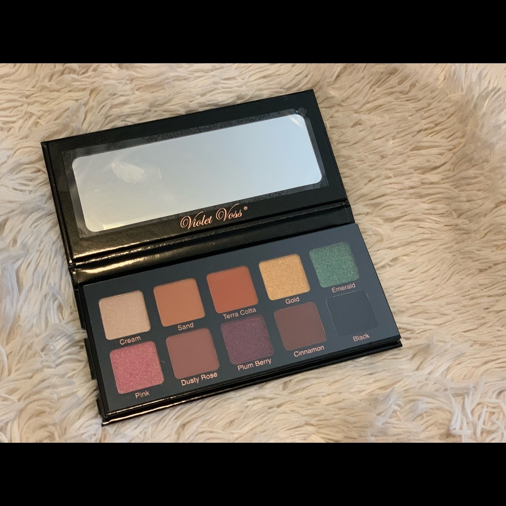 Violet Voss Essentials eyeshadow palette